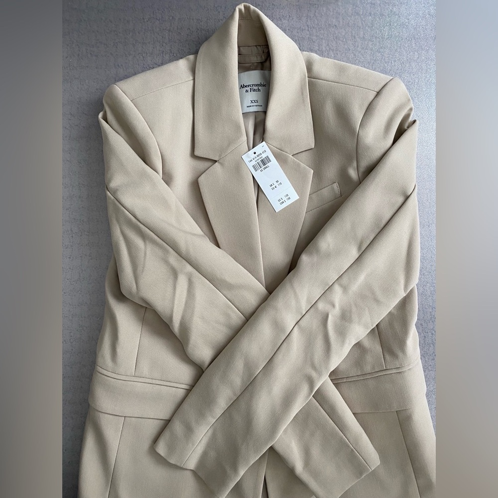 Abercrombie & Fitch Women’s Classic Suiting Blazer